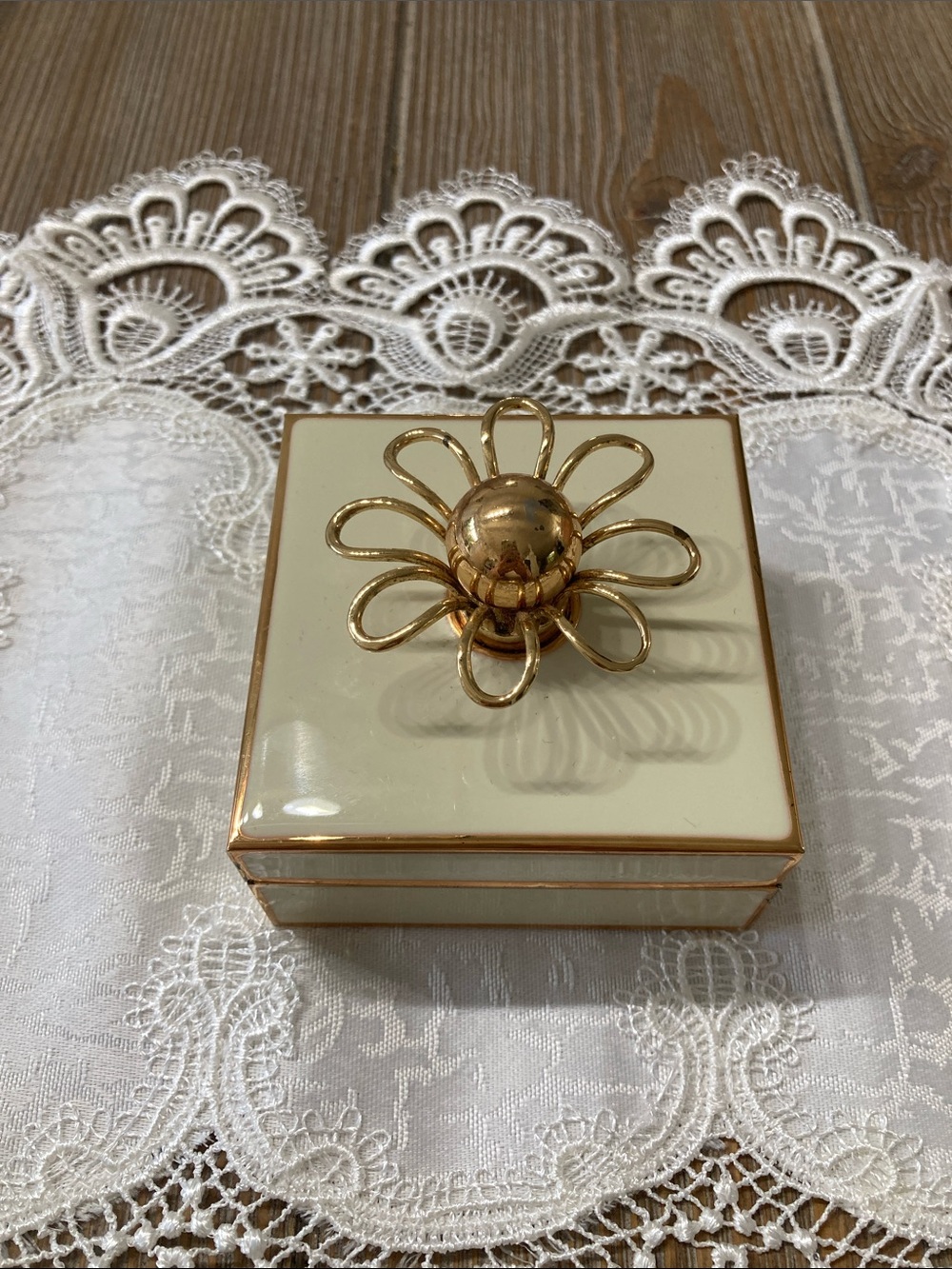 Kate spade make it pop floral enamel gift box